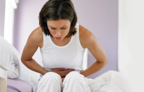 у-женщины-болит-живот